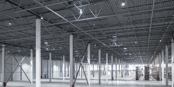 Reformas Integrales de Naves Industriales Ribesalbes · Instalación de Iluminación Eficiente