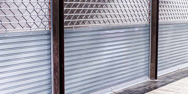 Reformas Integrales de Tiendas y Locales  Comerciales Benafer · Instalación de  Ventanas y Persianas Comerciales